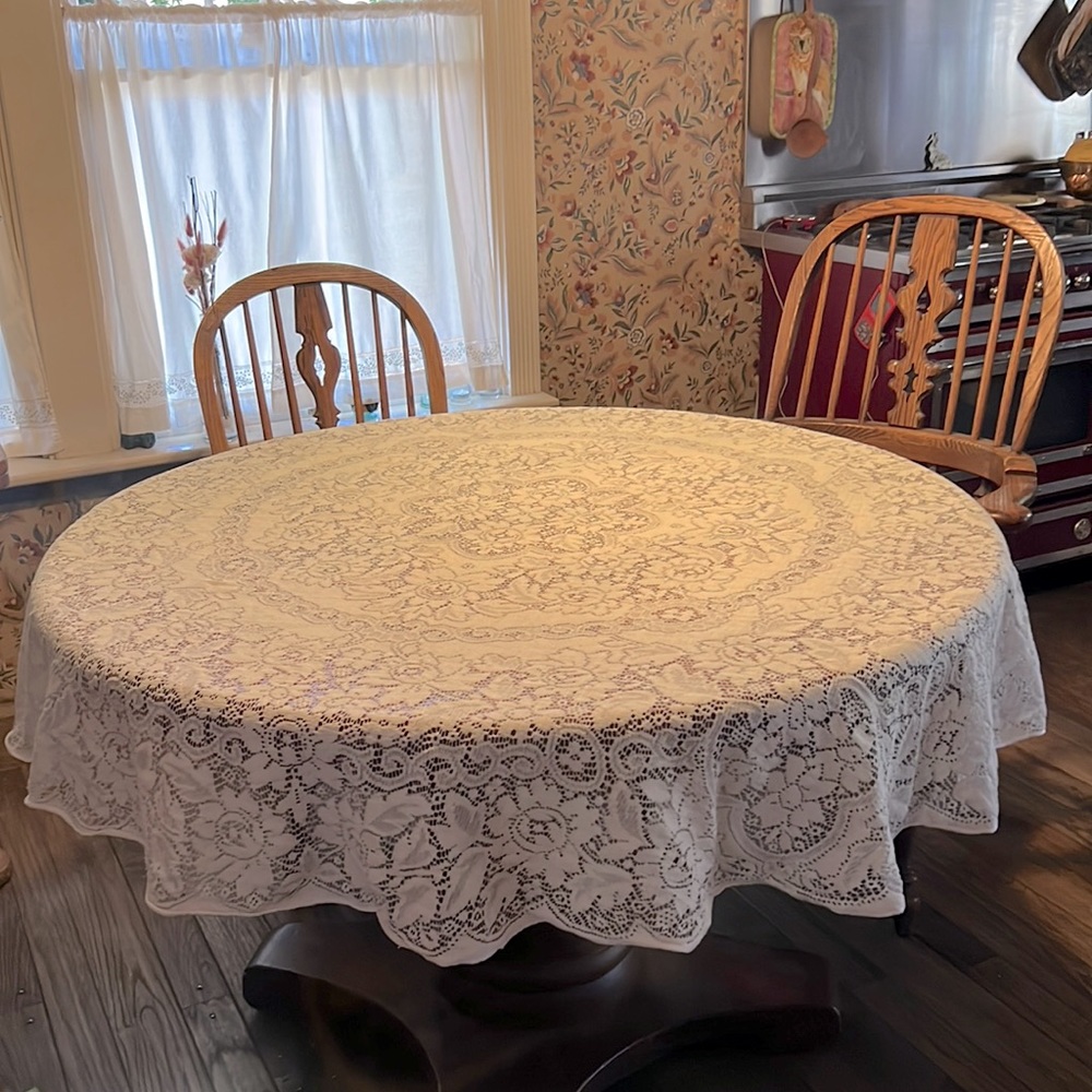 White Round Lace tablecloth